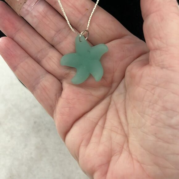 Silver .925 Necklace with Green Cultured Sea Glass Star Fish Pendant NWT - Picture 3 of 5